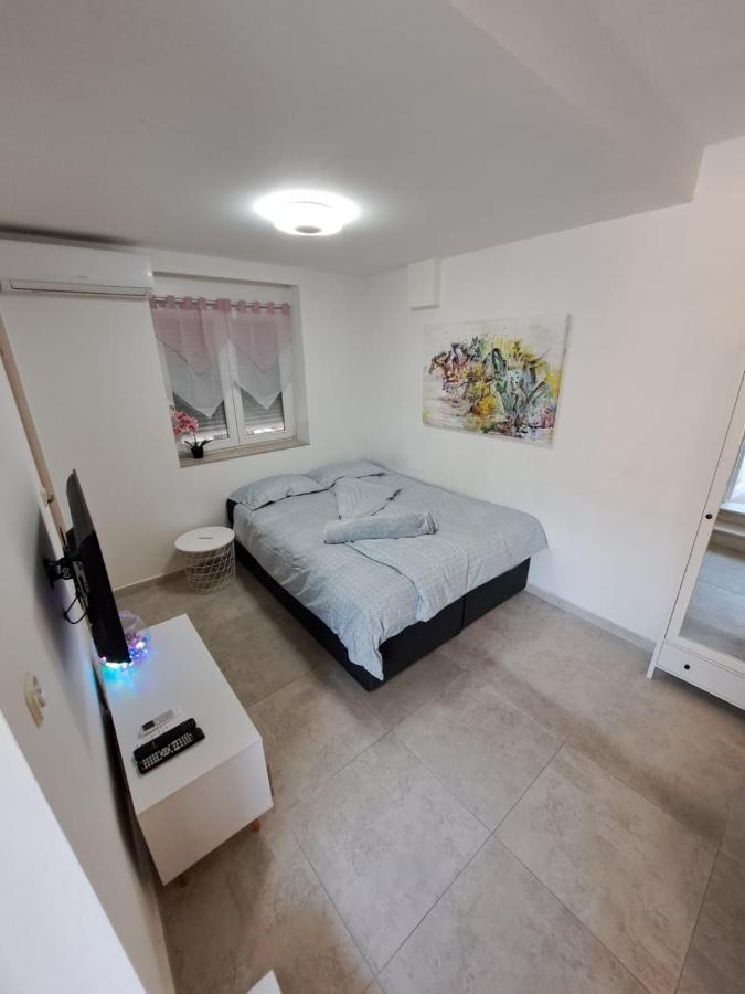 Near Beach Studio Каштела Экстерьер фото