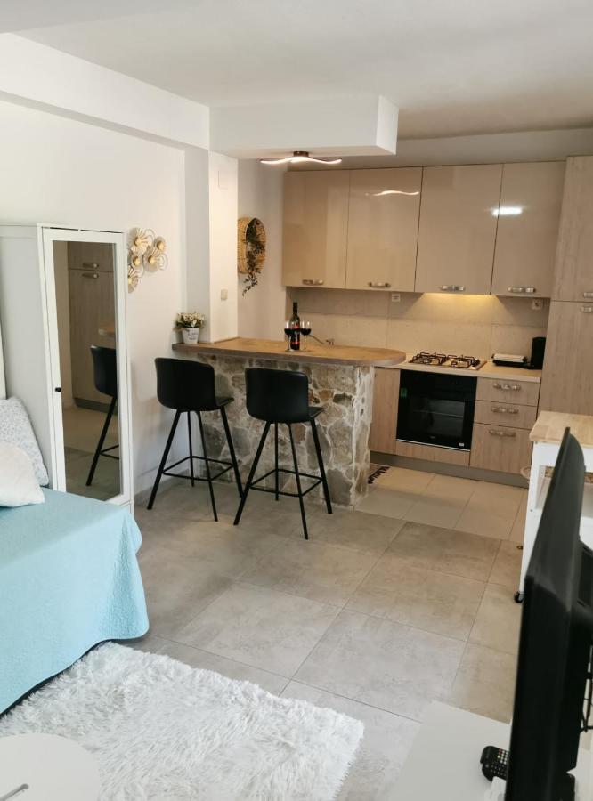 Near Beach Studio Каштела Экстерьер фото