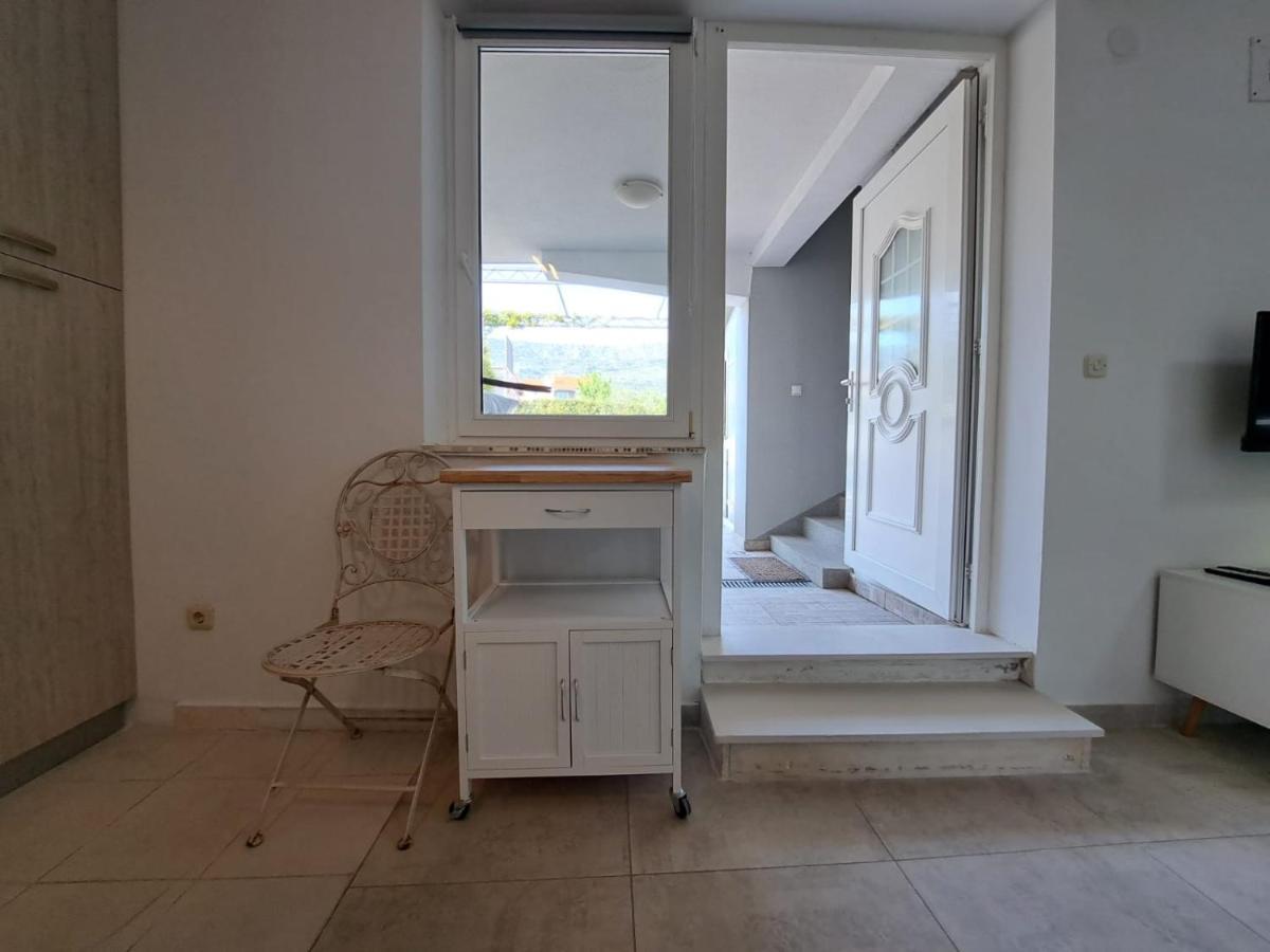 Near Beach Studio Каштела Экстерьер фото